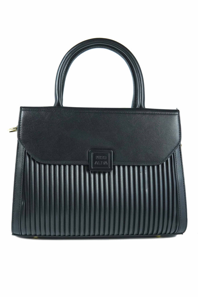 10 Essential Handbag Styles Every Woman Should Own - Walkeaze